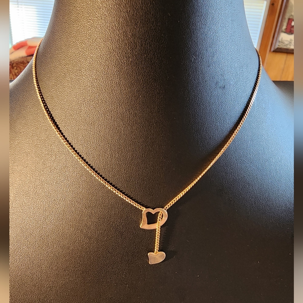 Avon Goldtone Double Heart Pendant Necklace - Picture 8 of 11